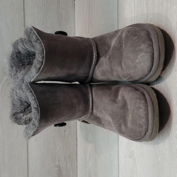Ugg Australia Kids Girls Bailey Button Leather Sheepskin Boots shoes sz 3 - Picture 3 of 14